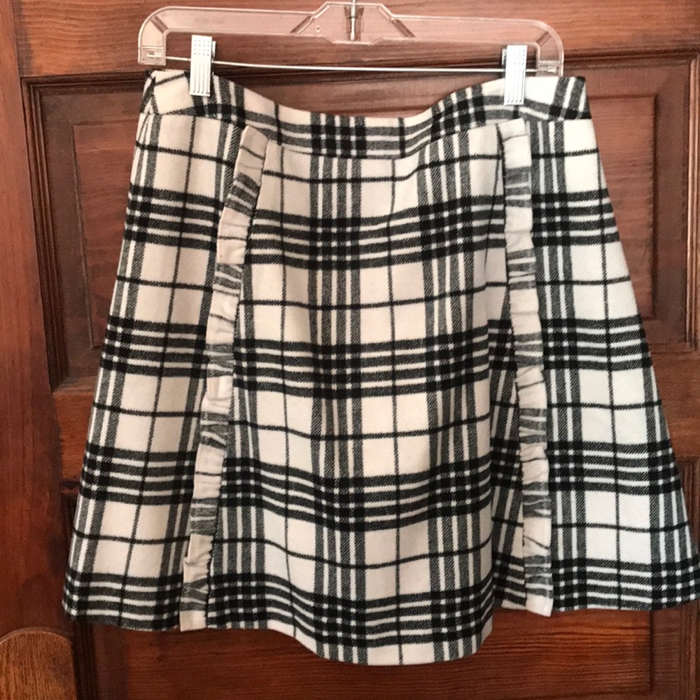 LOFT Outlet black and white skirt. Size 10